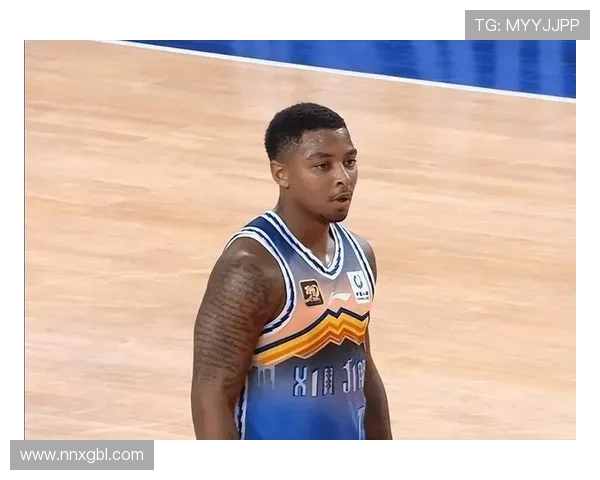 [CBA]皮特森胯下运球 迎着防守打成3+1.